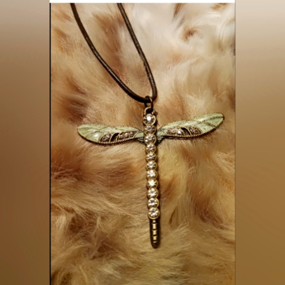 🎈3/$10 Sale🎈Dragonfly Pendant Large Sparkley On Simple Knotted Cord